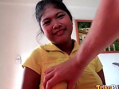 Cute curvy Filipina gets to sucking dick