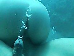 A good fuck underwater