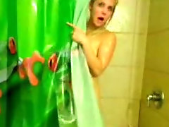 Flexible voracious for orgasm blonde masturbates her pussy in bathroom