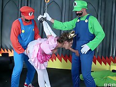 Mario and Luigi naild Princess Peach in a threesome